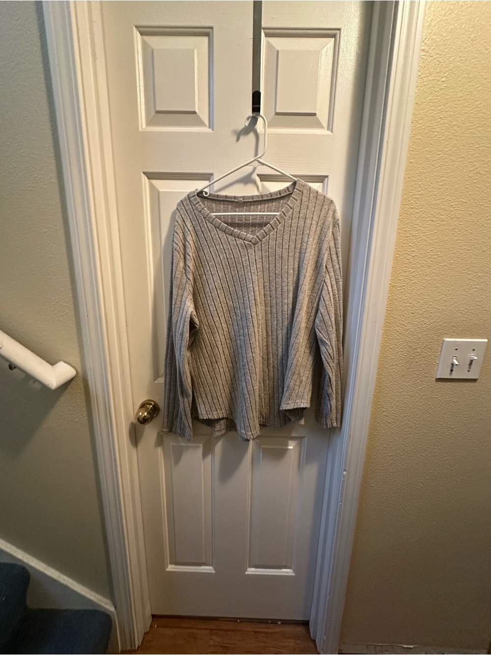 Women’s Ribbed V-Neck Sweater in Light Gray